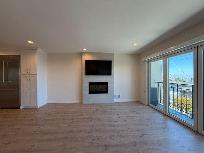 Building Photo - 32 Perego Terrace