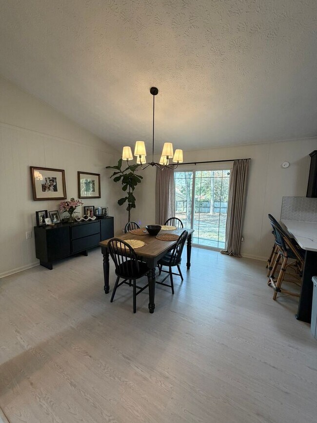 Foto del edificio - 7031 Darnell St