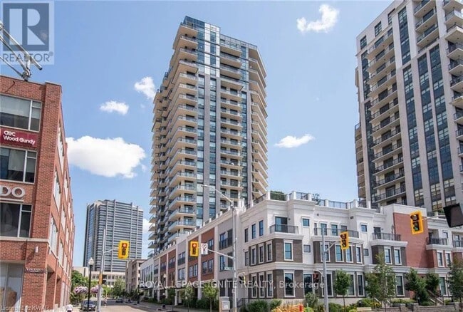 Photo du bâtiment - 155 Caroline St S