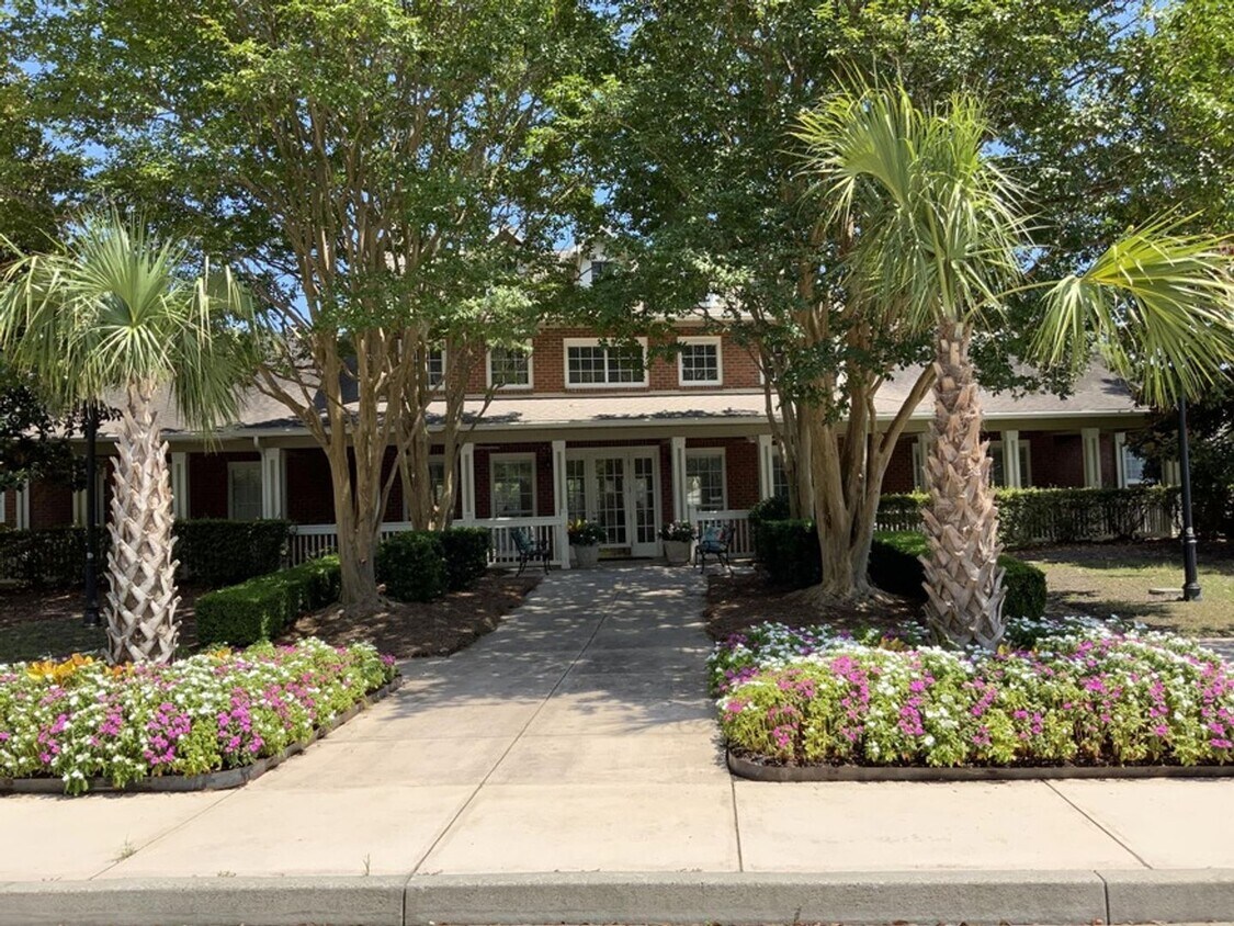 Primary Photo - Beautiful Condo in Mount Pleasant!