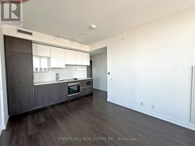 Building Photo - 950 Portage Pkwy