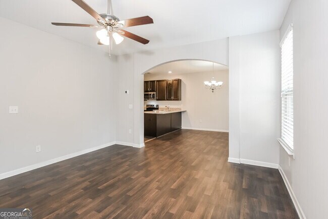 Building Photo - 255 Magnaview Dr