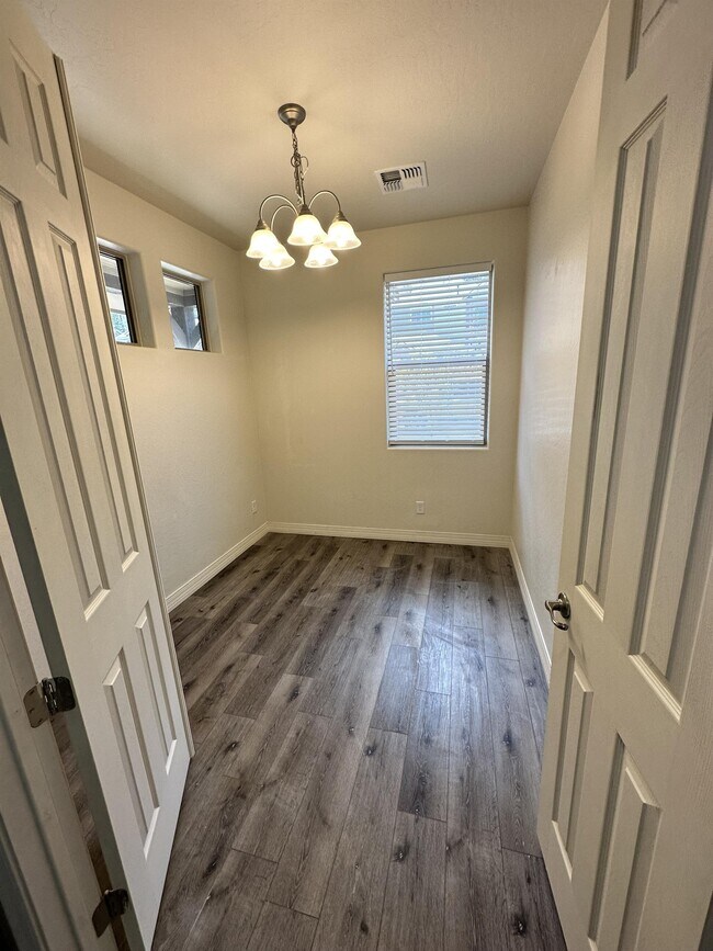 Foto del edificio - 2436 W Mission Timber Cir