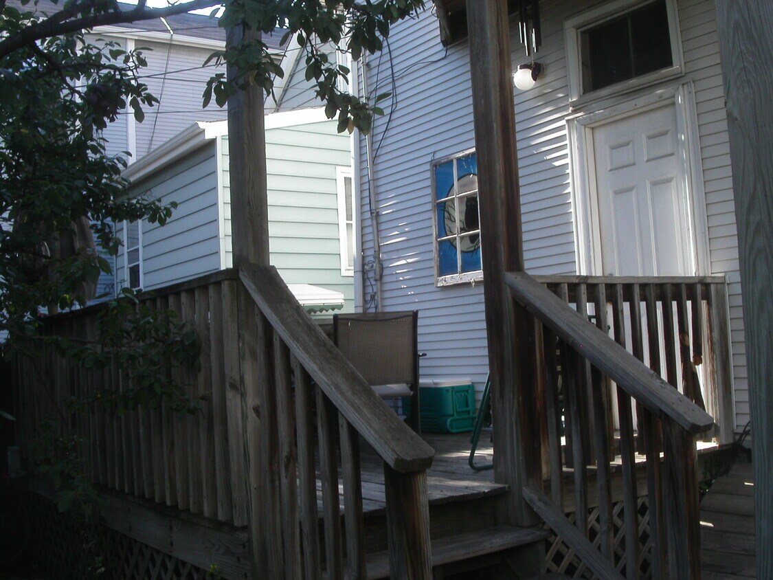 Primary Photo - 1229 W Barry Ave