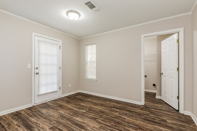 Building Photo - 11132 James Madison Dr