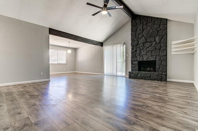 Foto del edificio - 1605 Dale Cove
