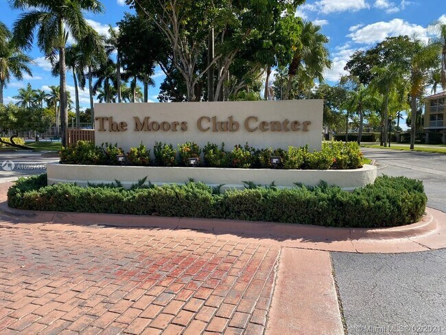 Foto del edificio - 18310 Mediterranean Blvd