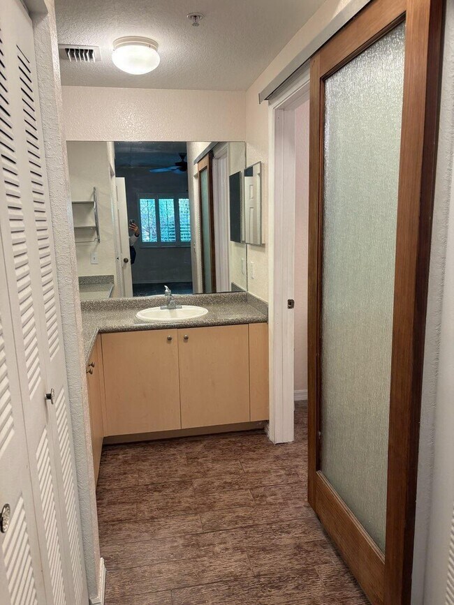 Foto del edificio - 360 Crestwood Cir