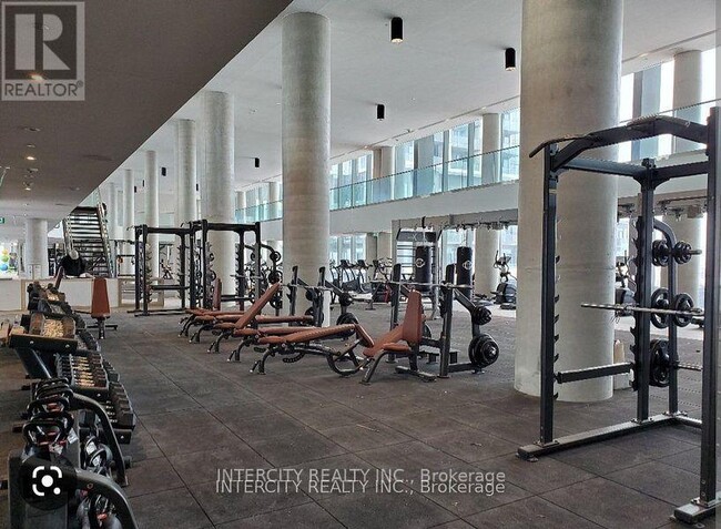 Photo du bâtiment - 1000 Portage Pkwy