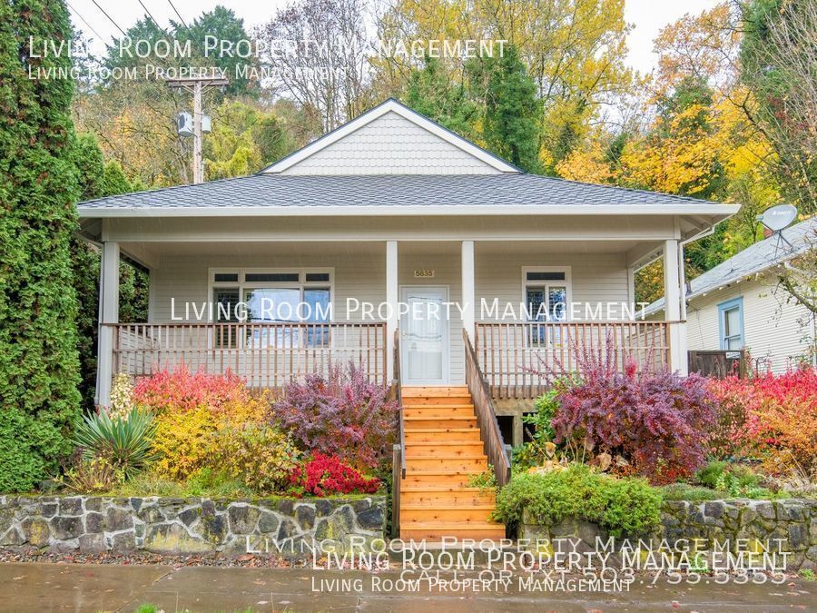 Foto principal - Charming Bungalow with Private Yard and AC!