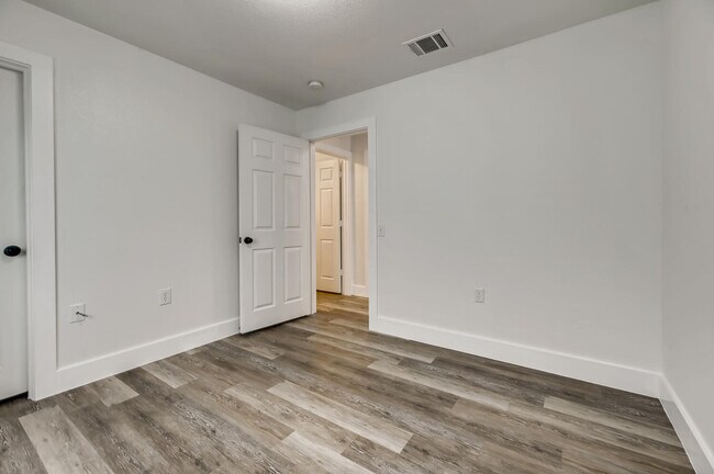 Building Photo - 1604 Anise Dr