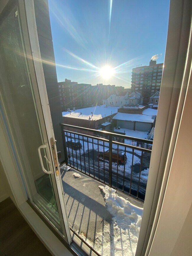 Foto del edificio - 977 E 34th St