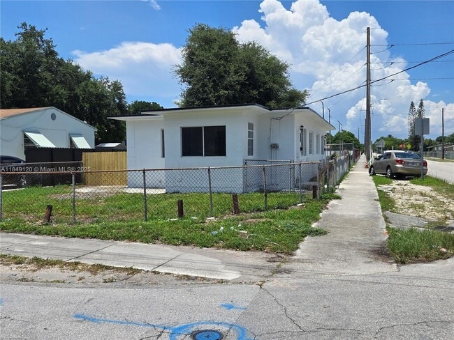 Foto del edificio - 8200 NW 23rd Ave