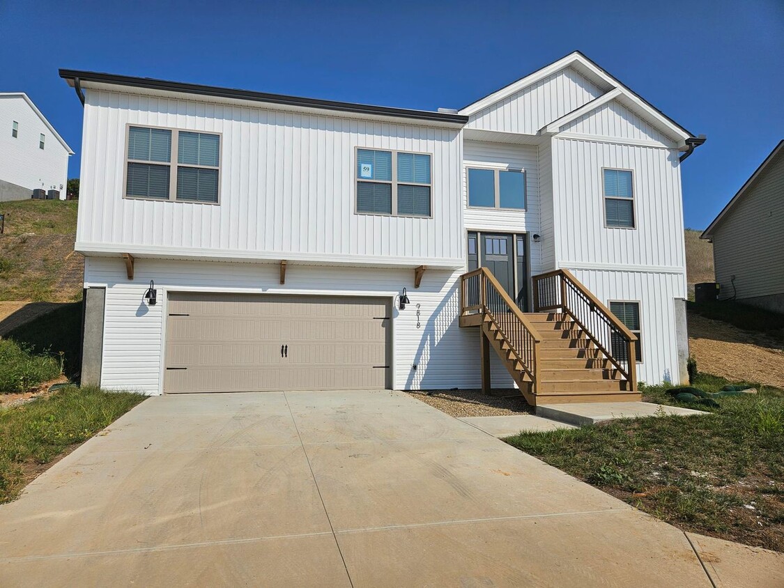 Primary Photo - New Construction in Karns with Washer and ...