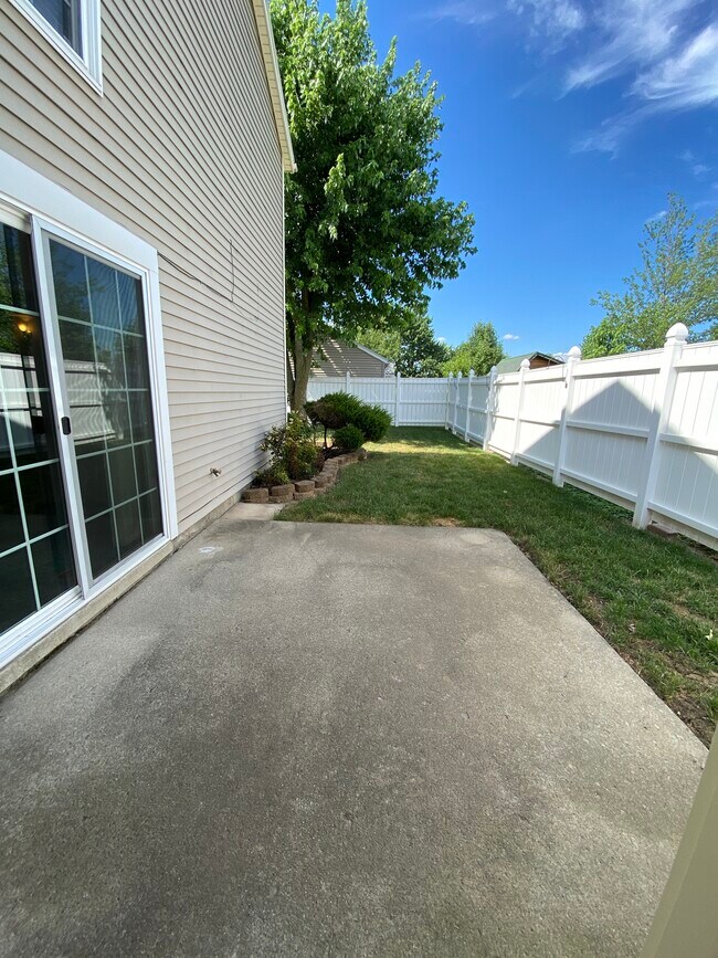 Building Photo - 101 Paradise Pl