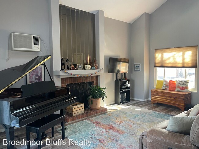 Foto del edificio - 4 br, 3 bath House - 7930 Summit Ridge Place