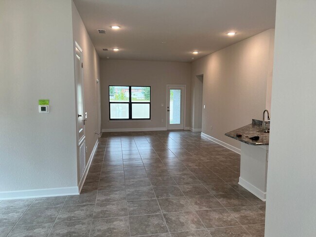 Foto del edificio - Rent this brand-new home in Davenport today!