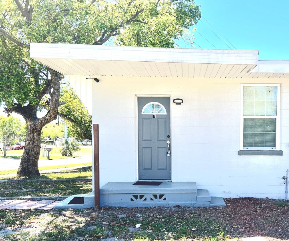 Primary Photo - 2-Bedroom, 1-Bath Unit for Rent in Downtow...