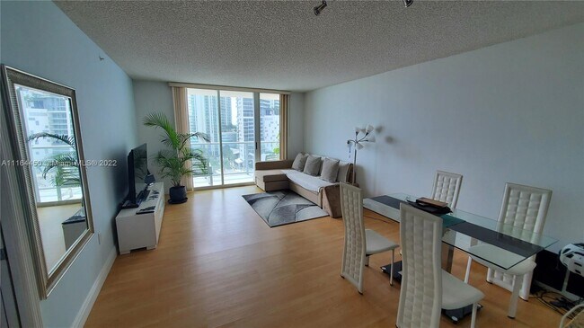 Building Photo - 1155 Brickell Bay Dr