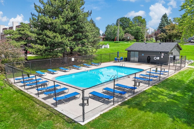 Pool - Eastwood on Grand