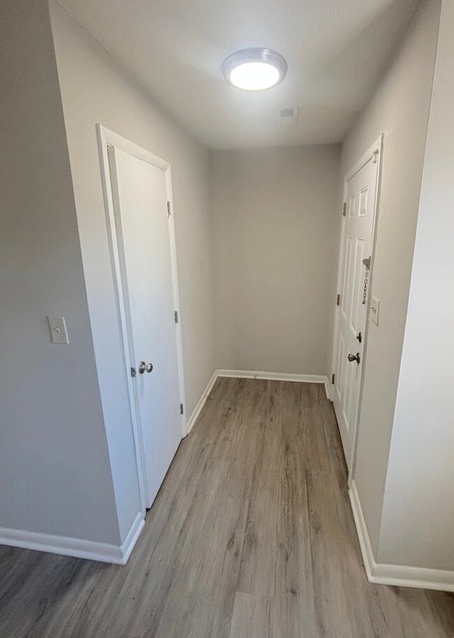 Building Photo - UPDATED 2BED/1BATH TOWNHOME IN TOWN CENTER VIRGINIA BEACH!!!!!