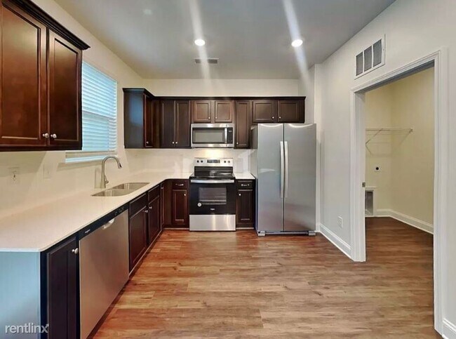 Foto del edificio - 3 br, 2.5 bath House - 1328 Bethany Dallas...