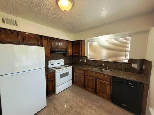 Foto del edificio - 12100 Overbrook Ln