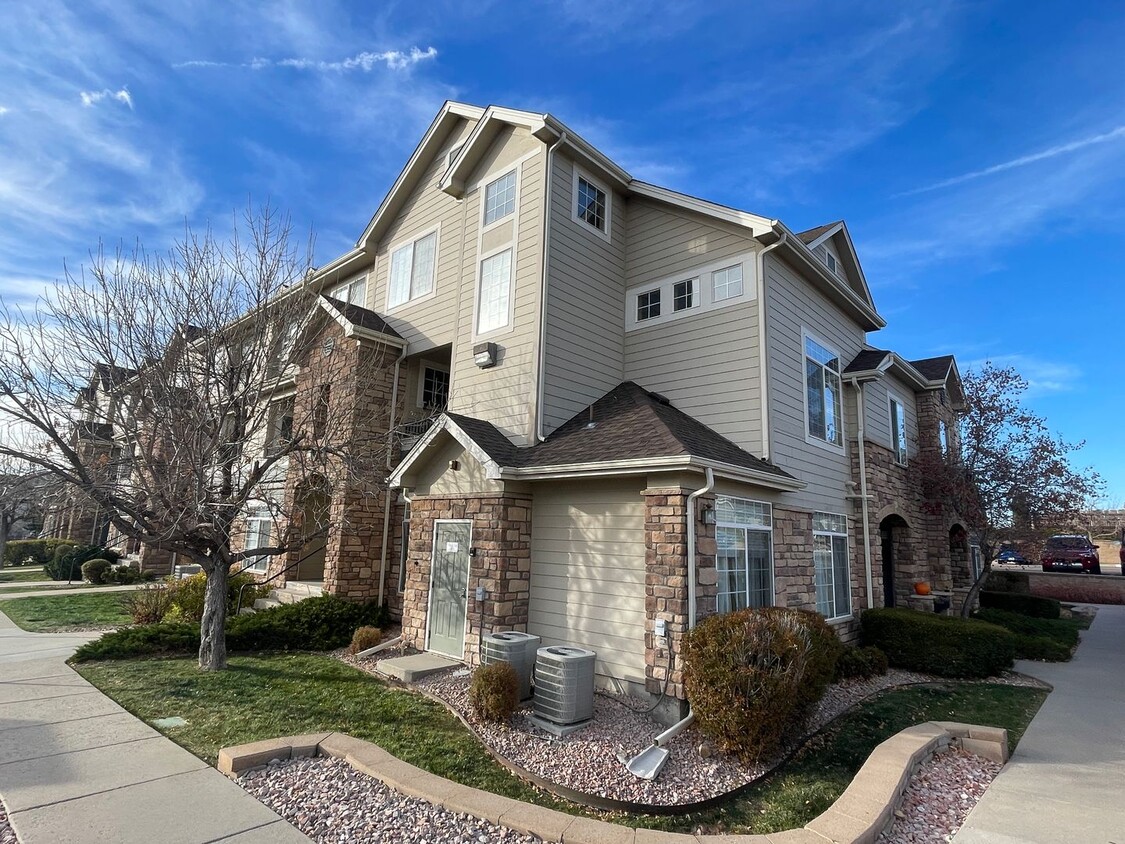 Primary Photo - Beautiful condo in Castle Rock