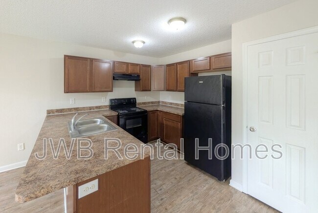 Foto del edificio - 8498 Jasper Ave