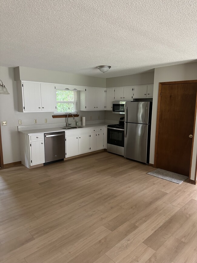 Building Photo - 1424 N Winer Dr