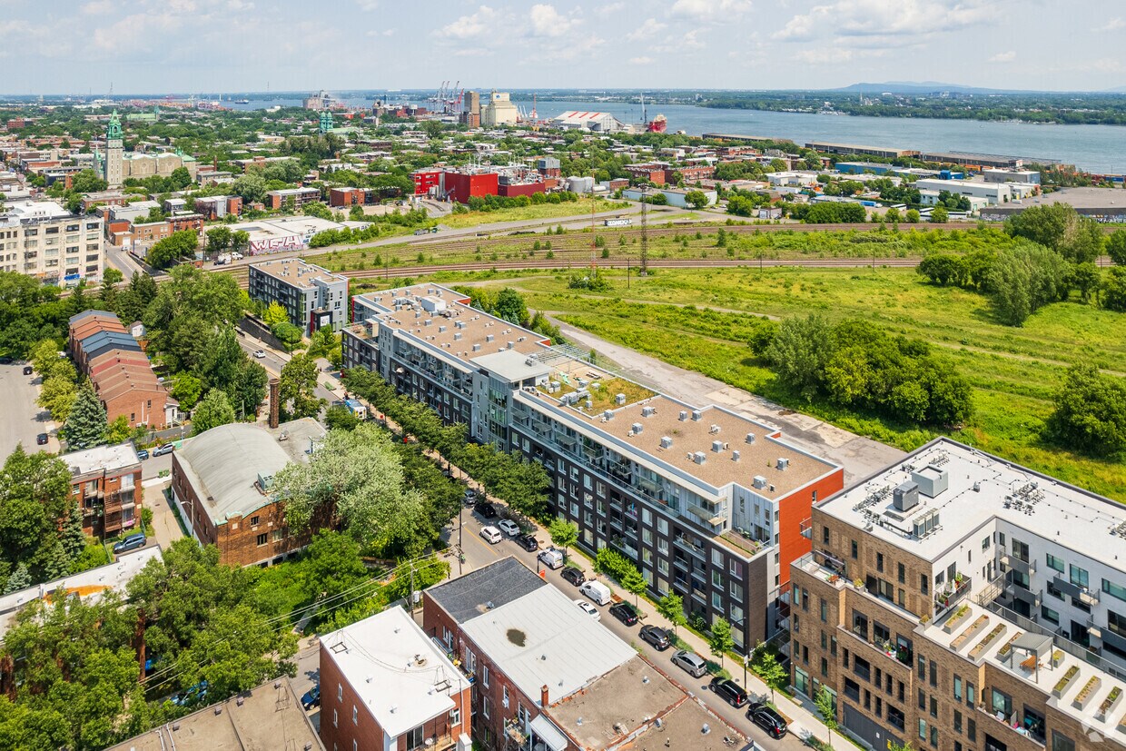 Aerial Photo - 2930-2940 Rue Ontario E