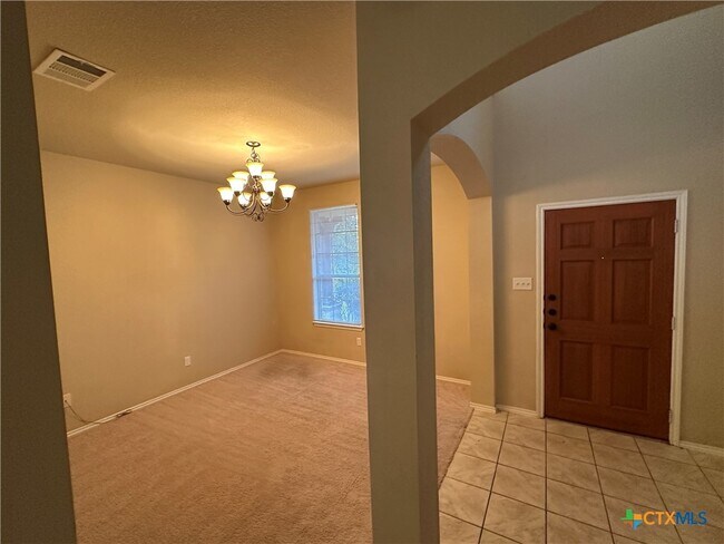 Building Photo - 6808 Rosita Oak Dr