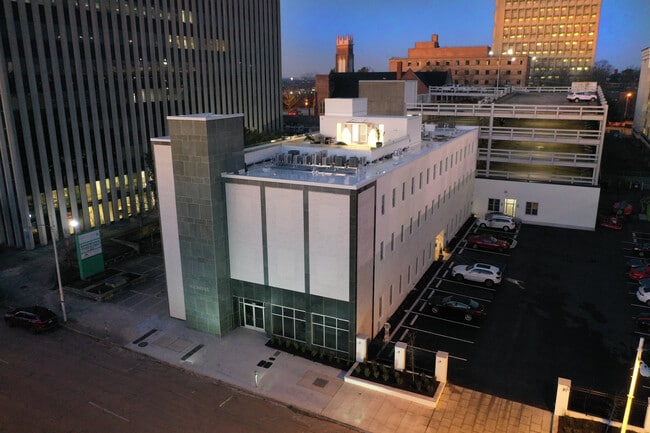 Building Photo - 1813 Main