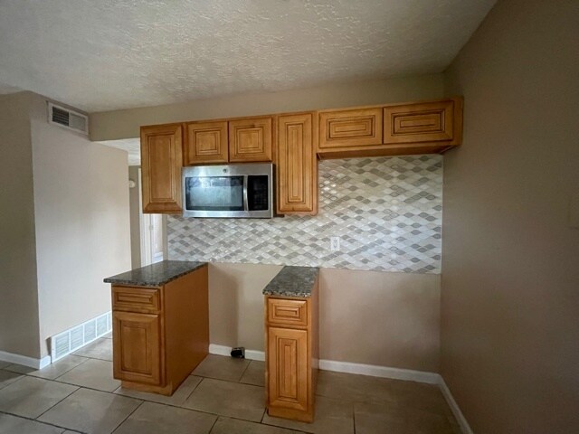 Kitchen - 2706 Llandovery Dr