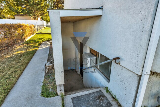 Building Photo - 585 S 1200 W