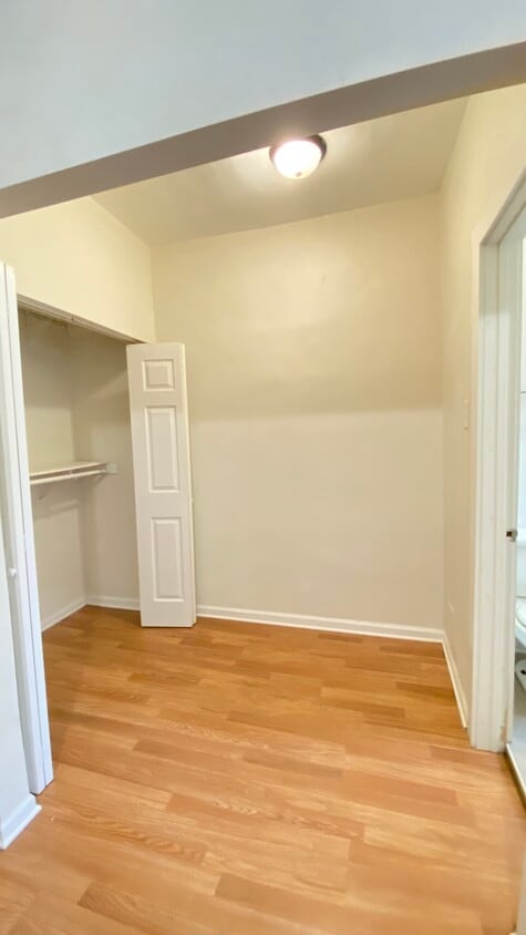 Building Photo - 839 W Sheridan Rd