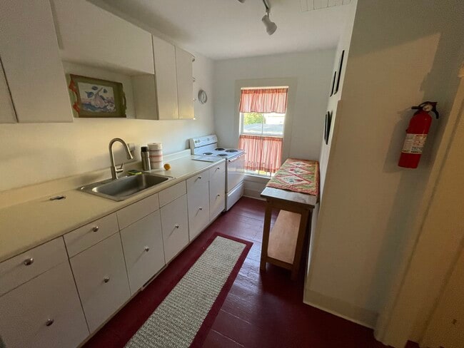 Unit 2 (1BR) - 24 Leatherstocking St