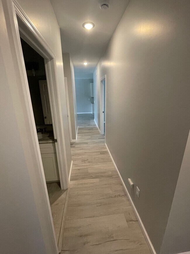 Foto del edificio - 94 Timber Hill Dr