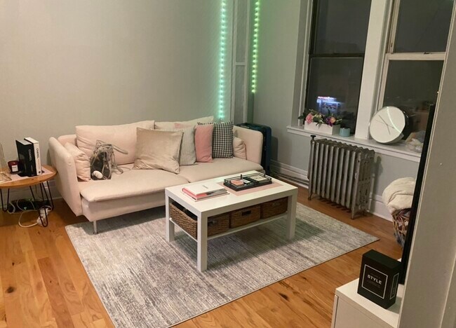 Living room - 277 HARRISON Ave