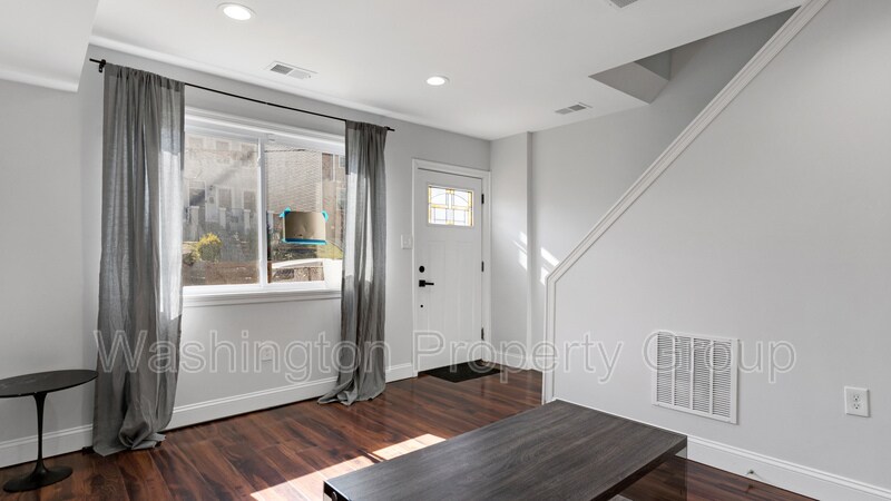 Foto principal - 2511 W St SE