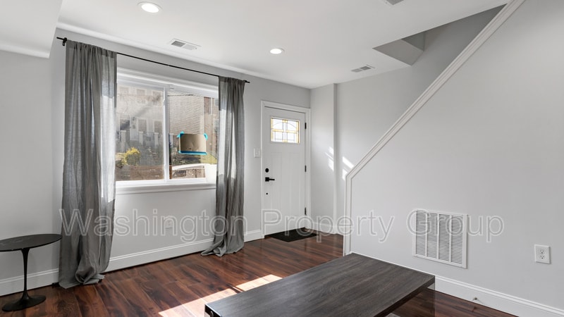 Primary Photo - 2511 W St SE