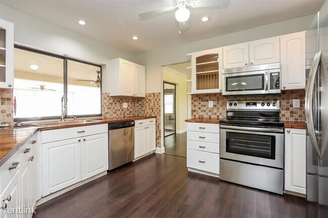 Building Photo - 3 br, 2 bath House - 227 SW 33rd St UNIT