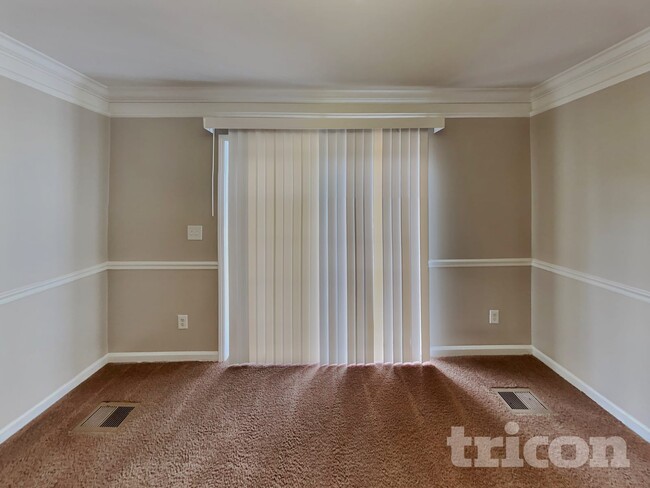 Building Photo - 1007 Golf View Way