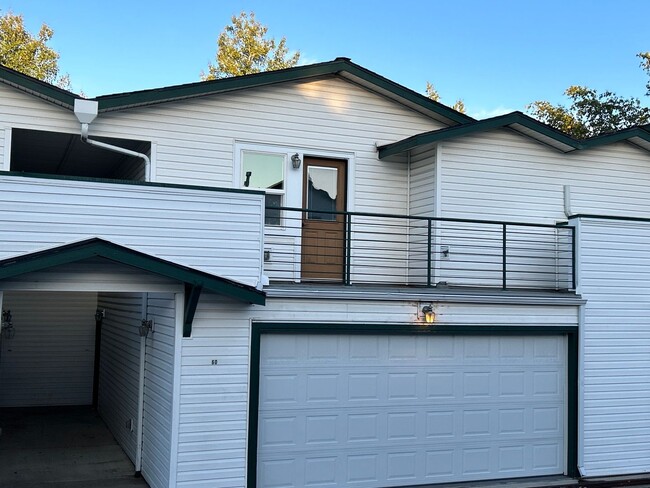 Foto del edificio - 3 Bedroom / 2.5 Bath Townhouse in NW Redmond