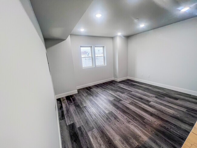 Building Photo - 1013 W Nevada St