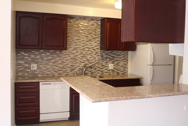Foto del edificio - 642 N W Knoll Dr