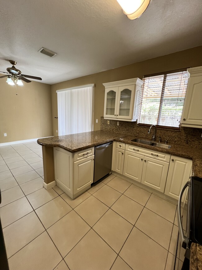 Foto del edificio - 6900 NW 174th Terrace