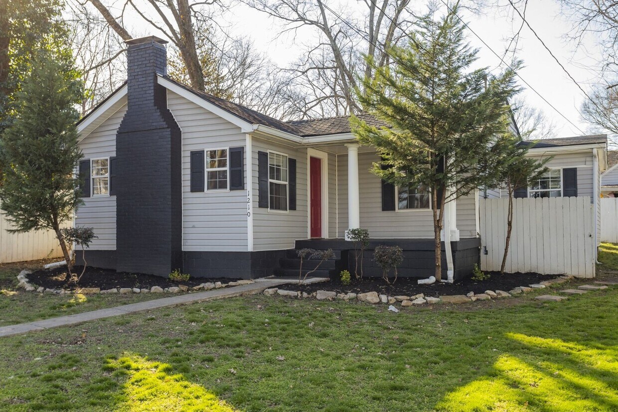 Foto principal - Charming 3BR / 2BA East Nashville Home – M...