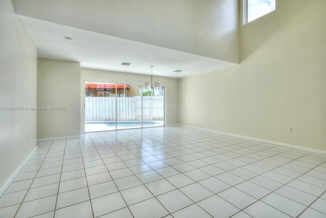 Foto del edificio - 9965 SW 155th Ct