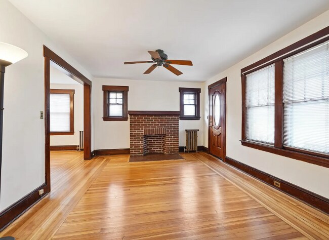 Building Photo - 161 S Springfield Ave